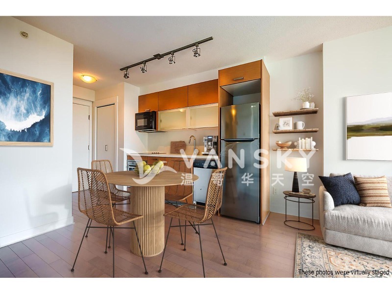 251005215929_Condo living room3.jpg